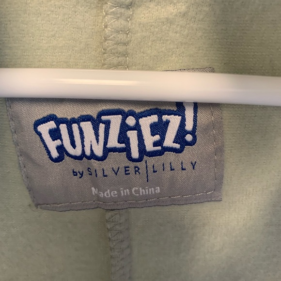 Adorable Elephant Costume/PJs - Picture 4 of 16